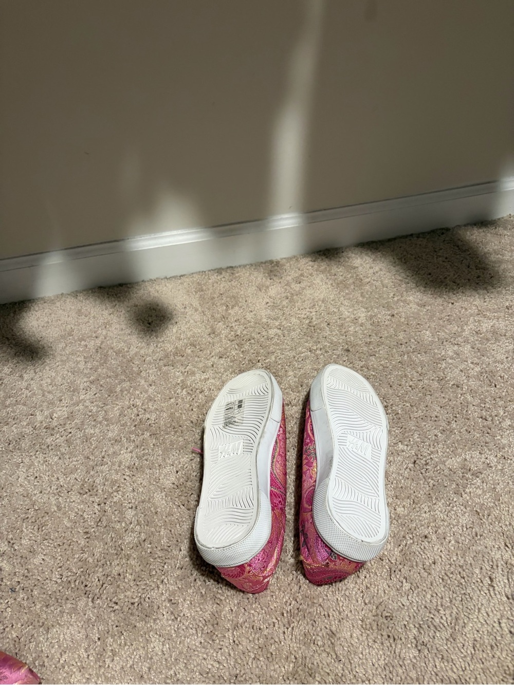 H&M Pink Paisley Women's Sneakers with Matching Zip Pouch - Picture 4 of 6